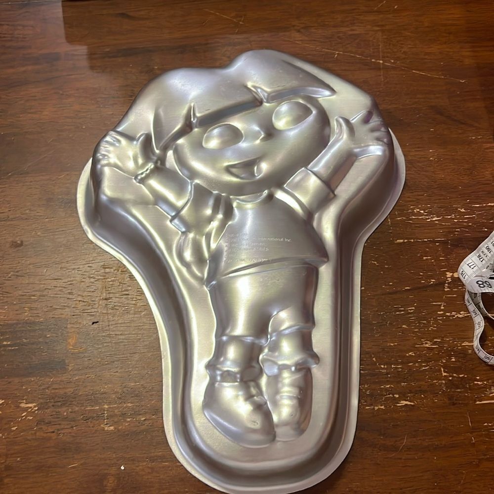 Wilton Cake Pan 2003 Dora the Explorer